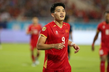 Đình Bắc sáng cửa Vua phá lưới AFF Cup, có đúng chỉ bắt nạt các đối thủ yếu?