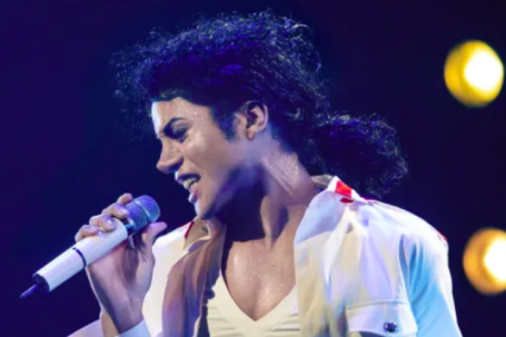 Bom tấn tiểu sử về Michael Jackson cán mốc 1 tỷ USD