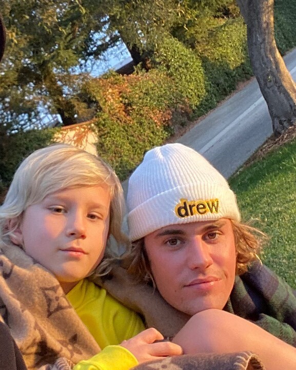 Jaxon ngày nhỏ bên Justin Bieber. Ảnh: Instagram Jaxon Bieber
