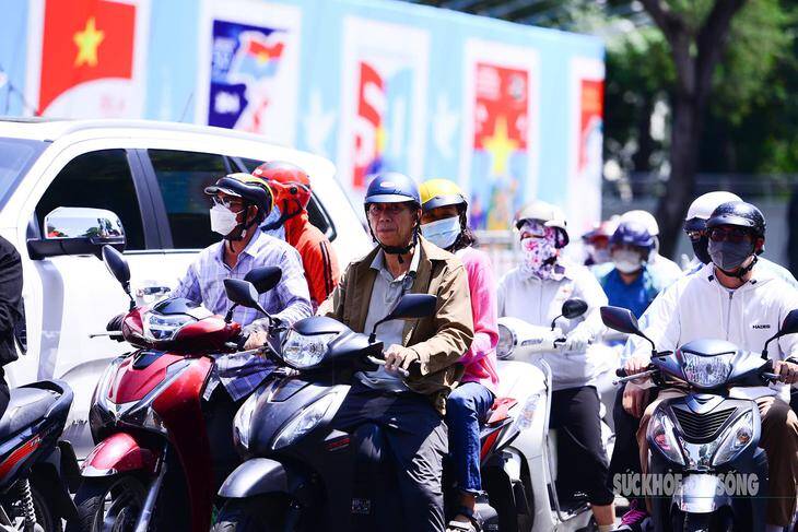 Nắng nóng gay gắt bao phủ miền Bắc, miền Trung. Ảnh: Tuấn Anh