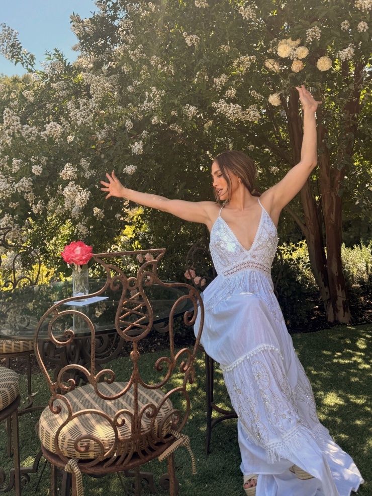 Váy áo mùa hè tôn dáng của Jennifer Lopez - 6