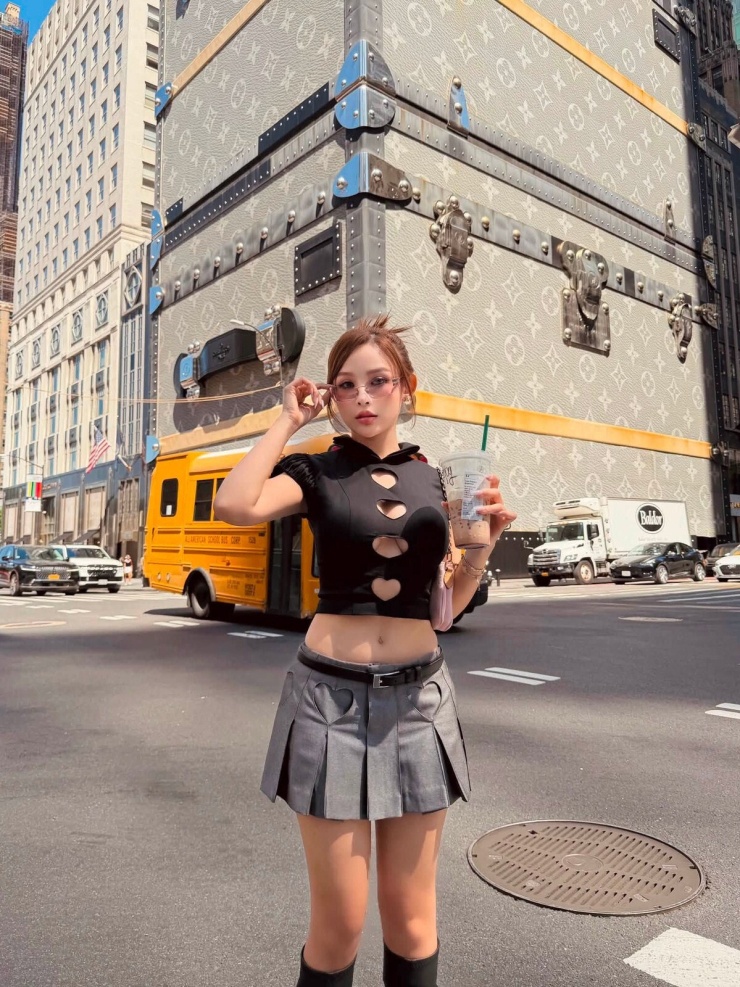 Huyền Baby 'ngày nào cũng mặc sexy' ở Mỹ - 2