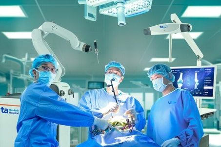 Top đầu thế giới, Tâm Anh vượt mốc 100 ca thay khớp phức tạp nhờ “siêu robot” AI