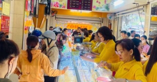 Các tiệm vàng Mi Hồng vẫn đông nghịt khách sau thông tin kết luận thanh tra