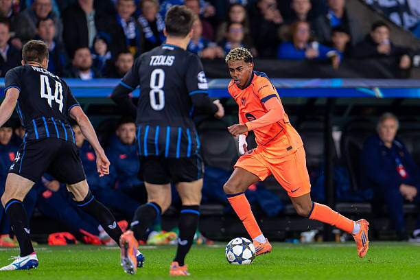 Tzolis (số 8) đối đầu Barca &amp; Lamine Yamal ở Cúp C1 mùa 2025/26