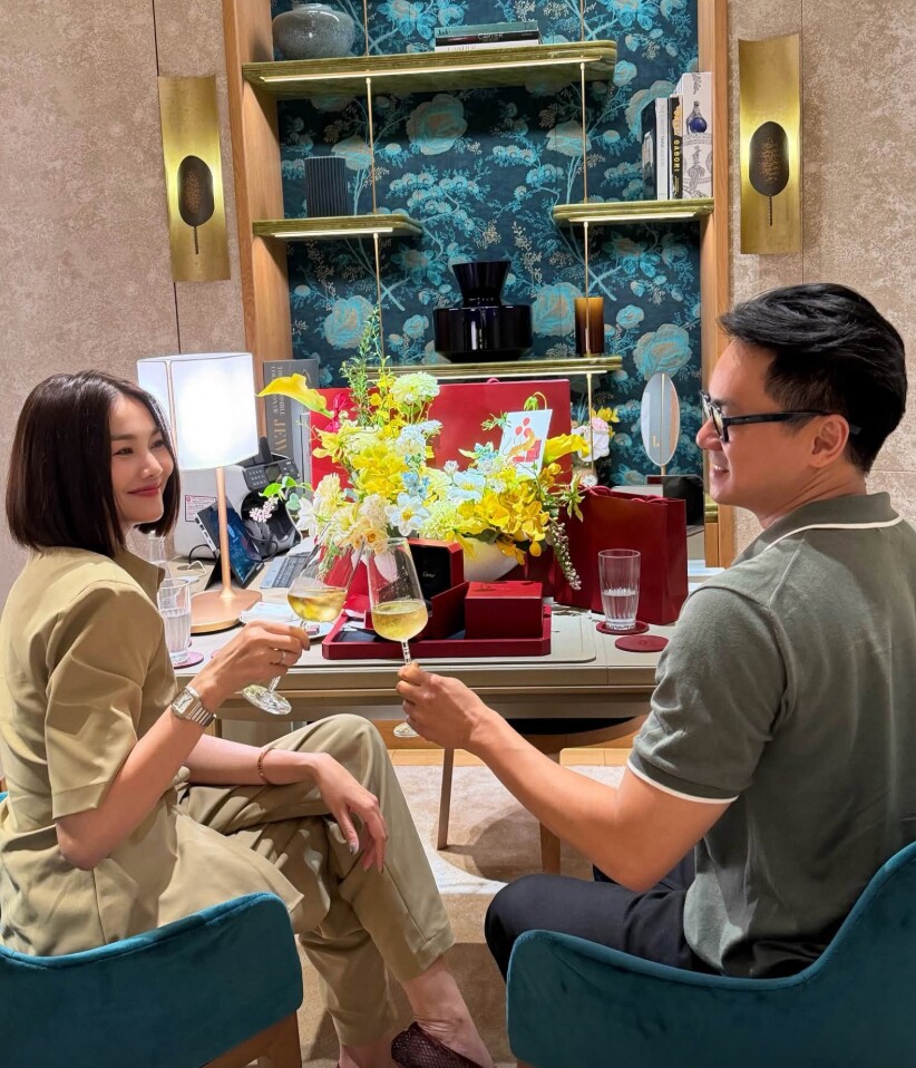 Thanh Hằng đón tuổi 43 trong không khí ấm cúng bên ông xã những người bạn thân yêu.