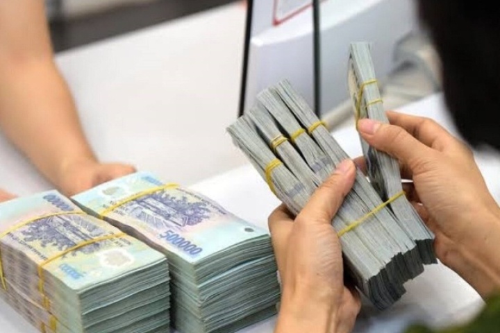 Nhiều ngân hàng hạ lãi suất huy động