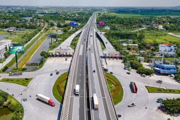Đề xuất thí điểm làn trái chỉ để vượt trên hai cao tốc phía Bắc