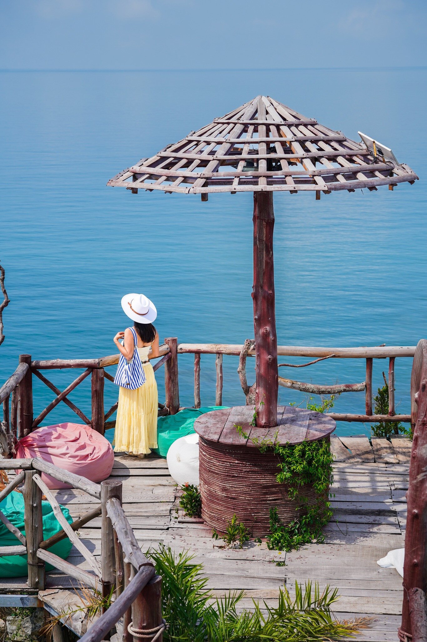 Khung cảnh xanh mát ở đảo Ngọc Vừng. Ảnh: Yến Lê