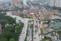 Loạt trụ cầu xuất hiện tại nút giao 'dị dạng' sau gần 10 năm