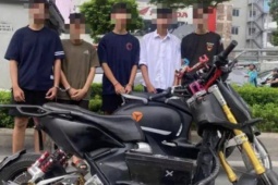 Triệu tập nhóm thanh thiếu niên 'bốc đầu xe' trên phố Trường Chinh, Hà Nội