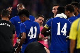 Trò hề ở trận Chelsea đấu đội bóng Đông Nam Á