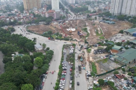 Loạt trụ cầu xuất hiện tại nút giao 'dị dạng' sau gần 10 năm