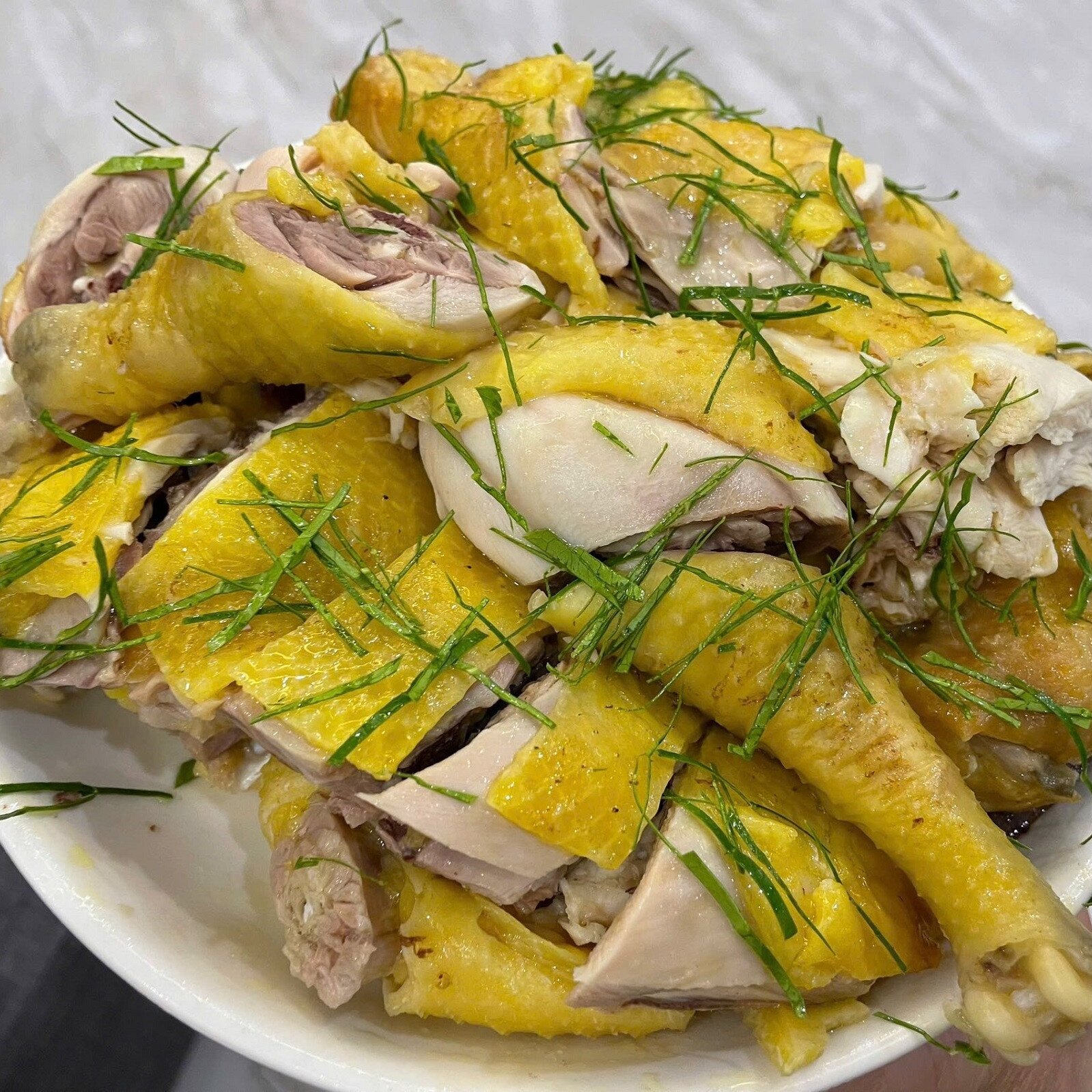 Món đặc sản gà râu của đảo. Ảnh: Nguyễn Thanh Tuyền