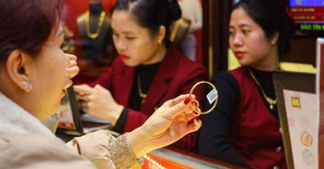 Giá vàng hôm nay 10/8: Vững vàng trên mốc 4.300 USD/ounce