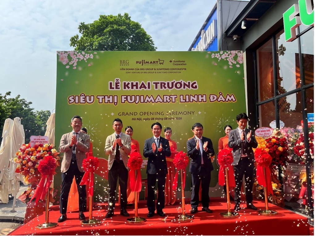 Lễ cắt băng khai trương siêu thị FujiMart Linh Đàm.