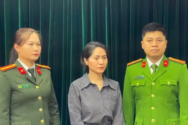 Nữ giám đốc tổ chức show 'Về đây bốn cánh chim trời' hầu tòa