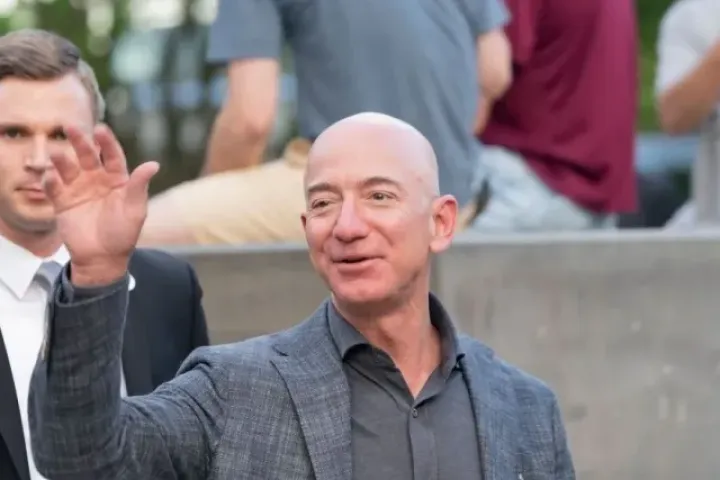 Thương vụ bất ngờ của tỷ phú Jeff Bezos