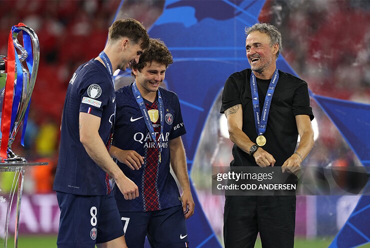 Tin mới nhất bóng đá tối 11/8: HLV Luis Enrique chọn ứng viên Quả bóng vàng 2026 gây sốc