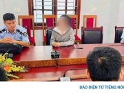 Người phụ nữ tự đóng nước vào vỏ chai nhãn hiệu nổi tiếng, bán gần cổng bệnh viện
