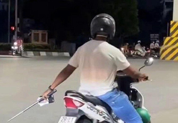 Hình ảnh người đàn ông ngoại quốc bị tố cáo hành vi bất thường với một số cô gái. Ảnh: Chụp màn hình MXH.