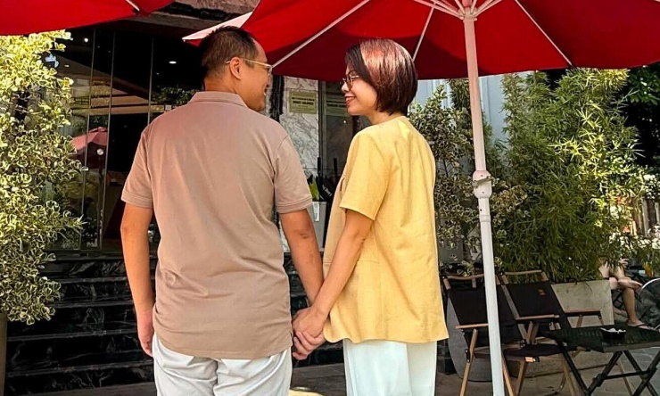 Vợ chồng chị Nghĩa, anh Sơn trong buổi cà phê cuối tuần, tháng 8/2026. Ảnh nhân vật cung cấp
