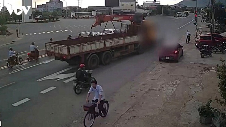 Hiện trường tai nạn. (Ảnh cắt từ video)
