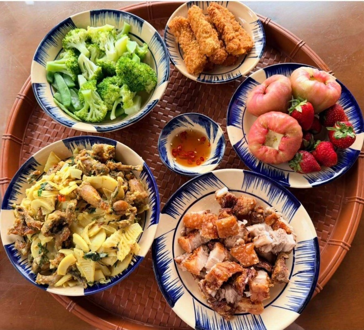 Đi làm về muộn, mẹ đảm Quảng Ninh nấu mâm cơm đủ món mỗi ngày - 5