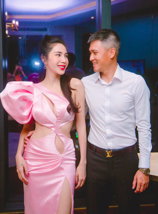 Thuỷ Tiên - Công Vinh.
