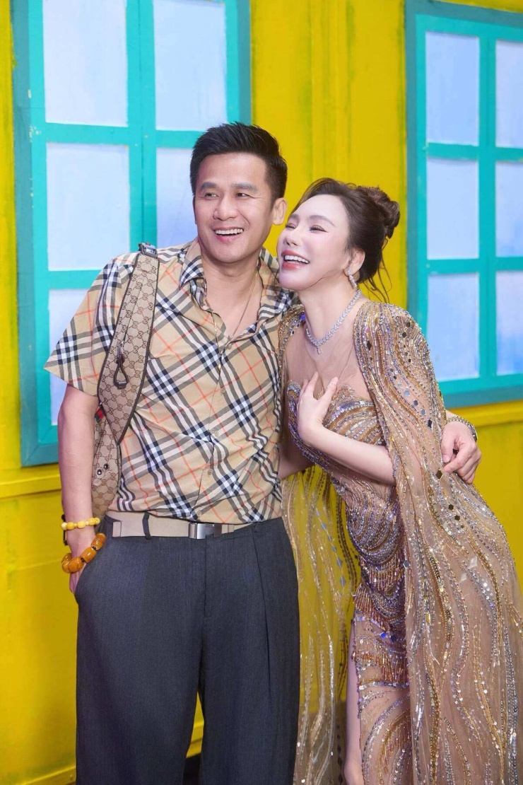 Cuộc sống Hồ Quỳnh Hương sau một năm cưới - 11