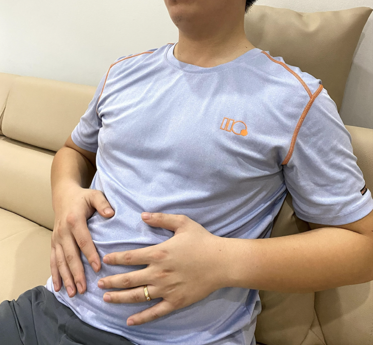Một số triệu chứng như đau hoặc khó chịu vùng bụng có thể giảm khi chức năng gan cải thiện. Ảnh: Bảo Bảo