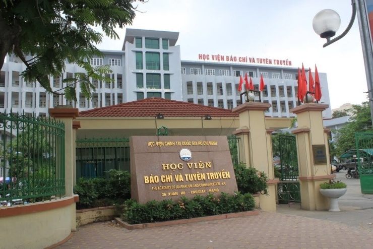 So với năm 2025, điểm chuẩn nhiều chuyên ngành Báo chí giảm đáng kể, phổ biến khoảng 3-6 điểm