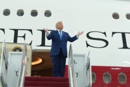 Hé lộ chi tiết mới về chuyến bay bí mật rời Hội nghị NATO của ông Trump