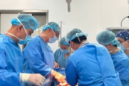 Bác sĩ ‘xé quy trình’ cứu người đàn ông không giấy tờ, không người thân bên cạnh