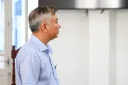 Phạt 6 tháng tù tài xế Mercedes đánh người sau va chạm trên cầu vượt Trần Duy Hưng