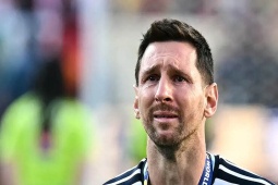 Messi rời xa sân cỏ vô thời hạn, có thể chính thức giải nghệ sau cú sốc mất cha
