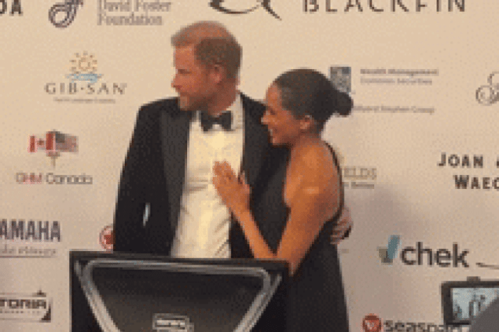 Meghan 'ngượng ngùng' vì bị ông trùm âm nhạc ngó lơ