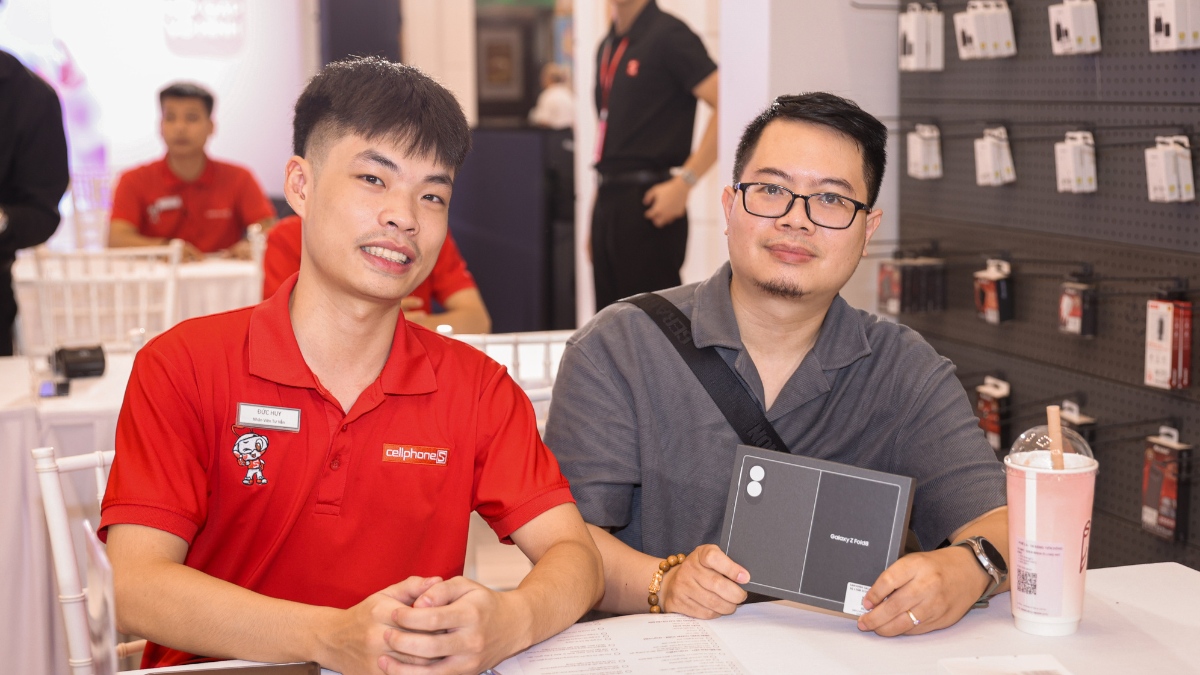 Samsung Galaxy Z8 Series ngày đầu mở bán: Điều gì khiến nhiều người ...