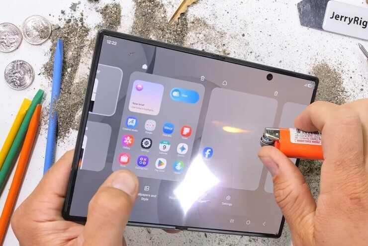 Video: Thử độ bền của Galaxy Z Fold8 cực khắc nghiệt