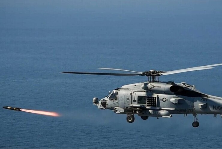 Trực thăng Mỹ phóng 2 tên lửa Hellfire, vô hiệu hóa tàu hàng hướng tới Iran