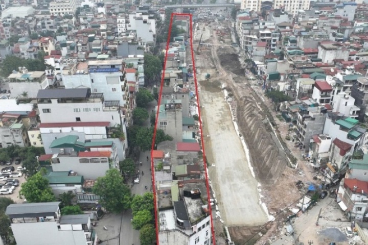 Hình ảnh dãy nhà xen kẹt giữa 2 đường ở Hà Nội sắp thành bãi đỗ xe, vườn hoa