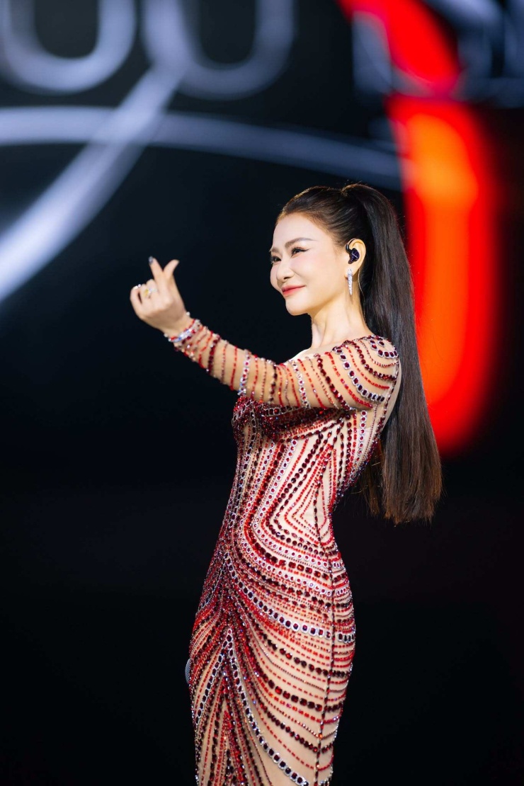 Thu Minh là món quà bất ngờ Hương Tràm dành tặng cho khán giả trong concert Phao Cứu Sinh.