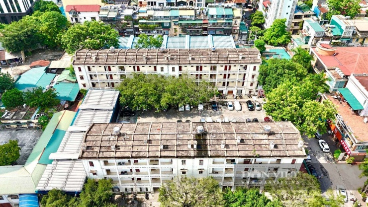 Từ một quần thể khách sạn thấp tầng nằm trên khu đất gần 3,5 ha, Hanoi Twin Towers 99 được đề xuất trở thành một tổ hợp siêu cao tầng 568 m. Nếu thành hiện thực, hai tòa tháp không chỉ thay đổi diện mạo khu vực Đào Duy Anh - Giải Phóng mà còn có thể đưa Hà Nội sở hữu cặp tháp đôi cao nhất thế giới.