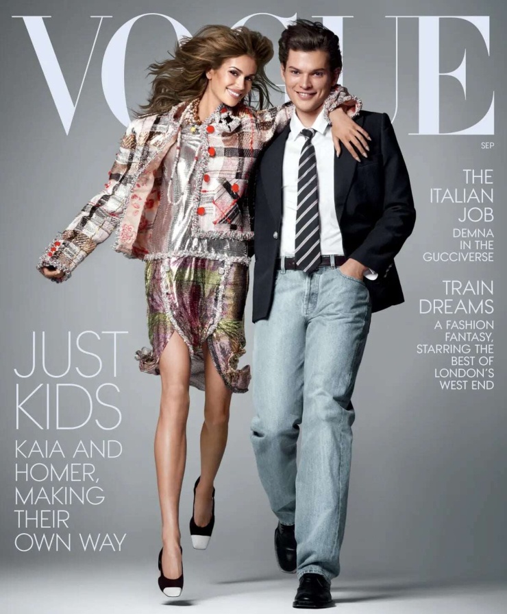 Kaia và Homer chụp cho Vogue tháng 9/2026.