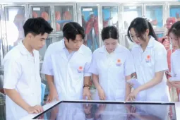 Ngành Y khoa: Điểm chuẩn cao, học phí "khủng"