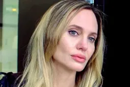 Phản ứng của Angelina Jolie về Brad Pitt