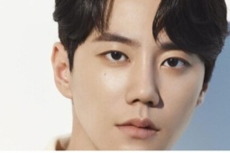 Lee Jun Young trả hết nợ, mua nhà cho bố mẹ trước khi nhập ngũ