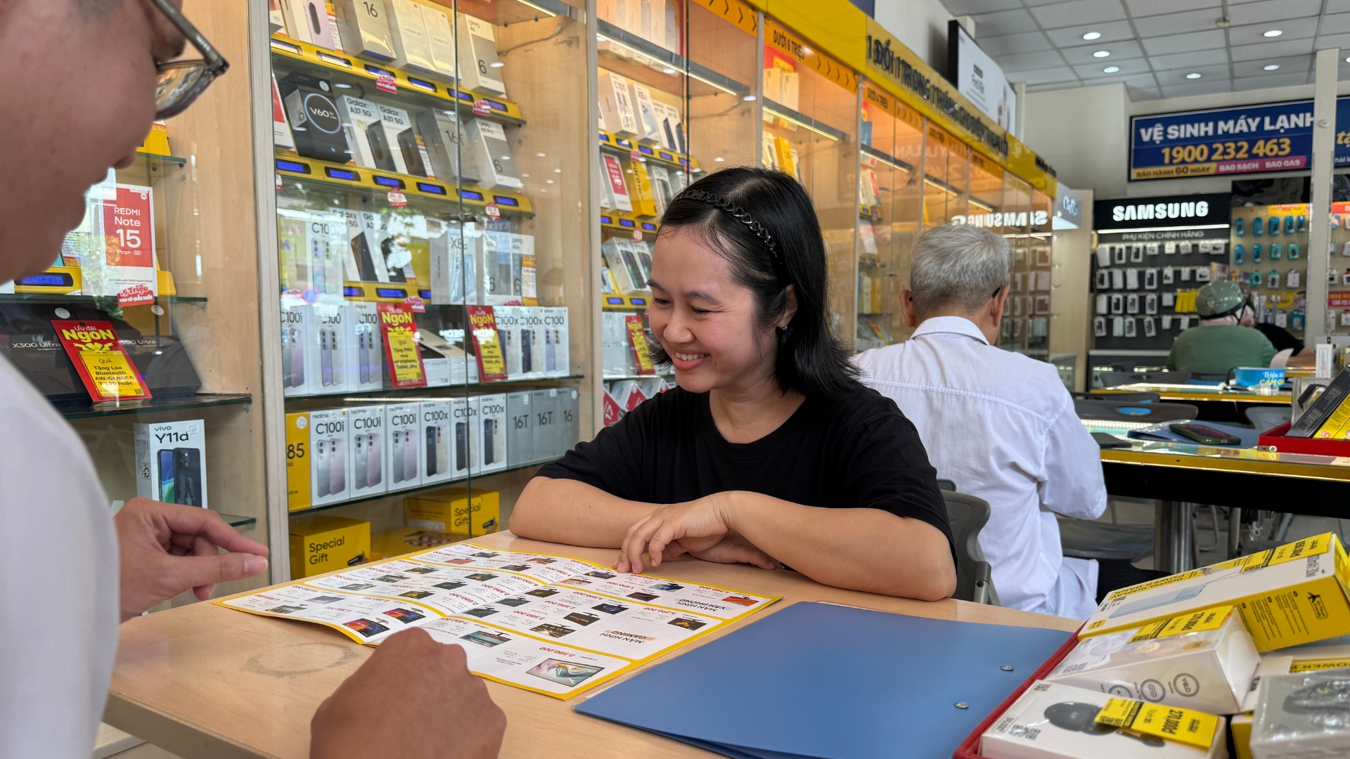 Nhiều phụ huynh chủ động sử dụng các giải pháp tài chính để chia nhỏ các khoản chi trong mùa tựu trường.