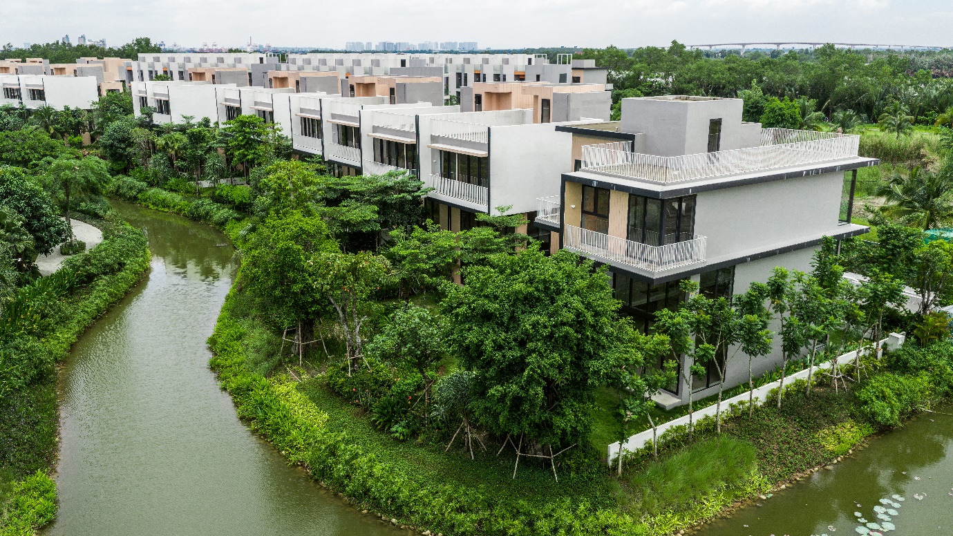 Dòng kênh nội khu len lỏi quanh các căn biệt thự, liền kề tại Ecovillage Saigon River. Ảnh: Phong Anh