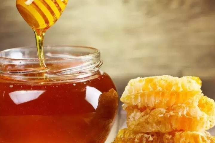 Người đàn ông uống nước pha mật ong đặc mỗi ngày, sau 1 năm sức khỏe ra sao?